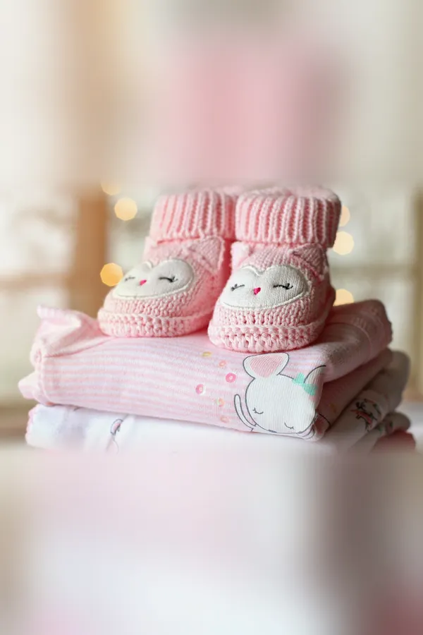 Pembe Kedili Örgü Bebek Patiği