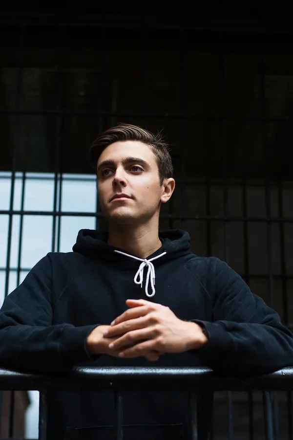 Siyah Basic Kapüşonlu Sweatshirt
